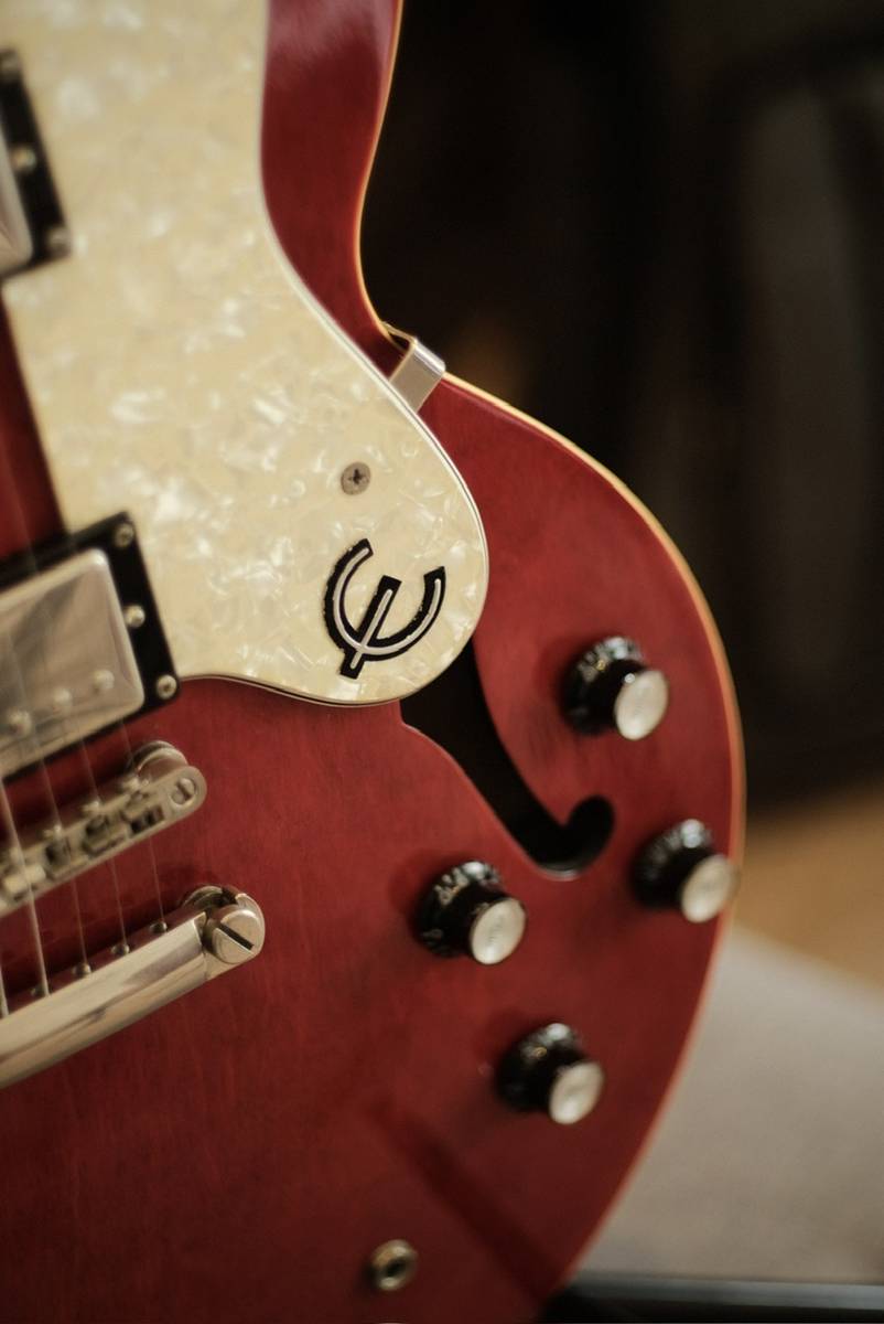 Thi Khoa Guitar Chuyên Nghiệp: Đừng Để Tiếng Đàn Bị "Rỗng" Từ Tư Duy Cấp Tốc